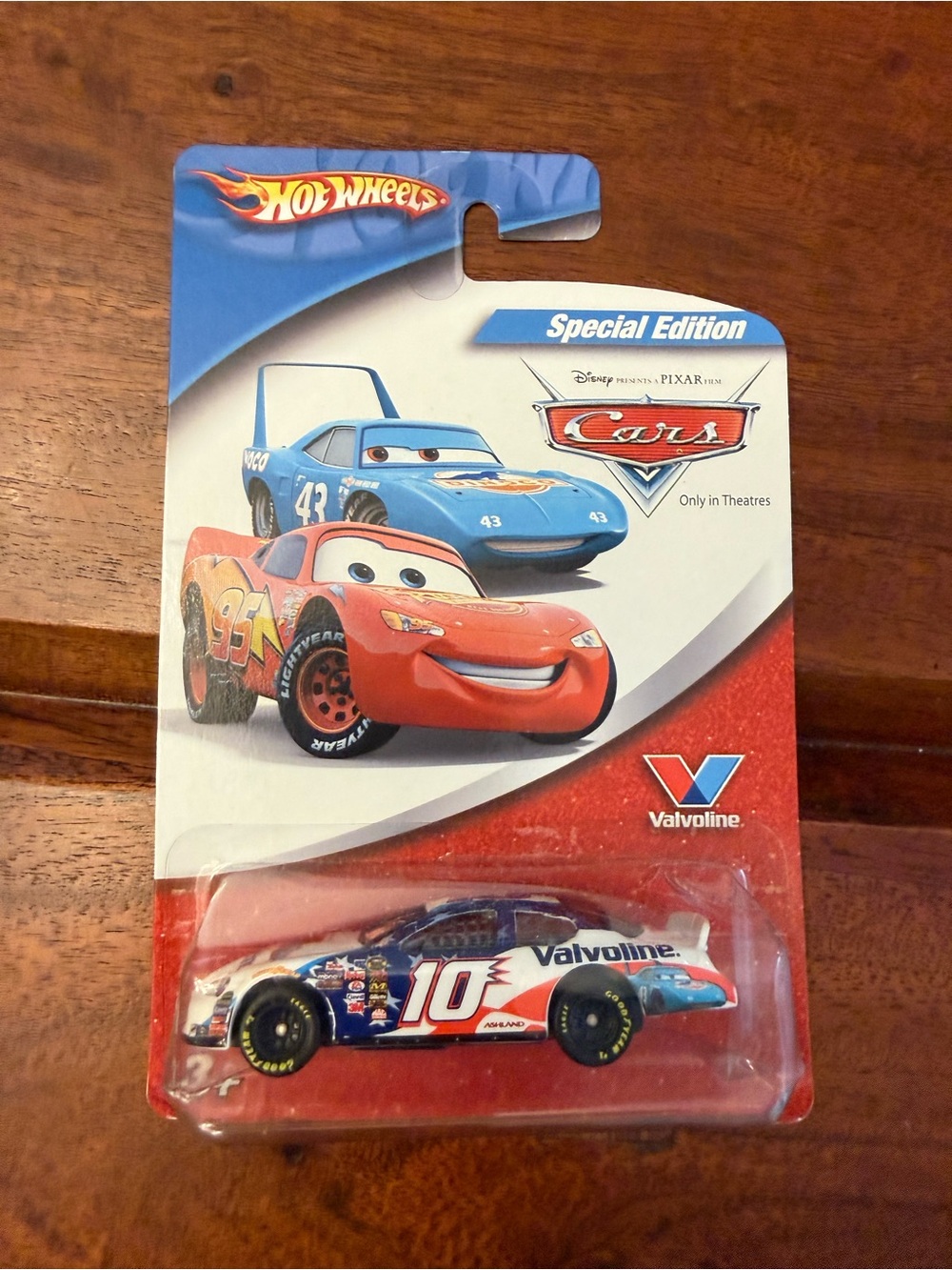 Disney-Pixar Hot Wheels Die-cast Special Edition Valvoline, Scott Riggs #10